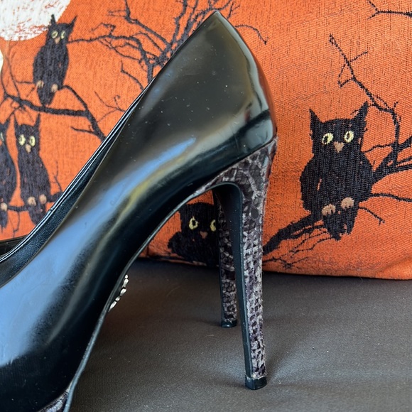 Vera Wang Heels - Picture 3 of 12